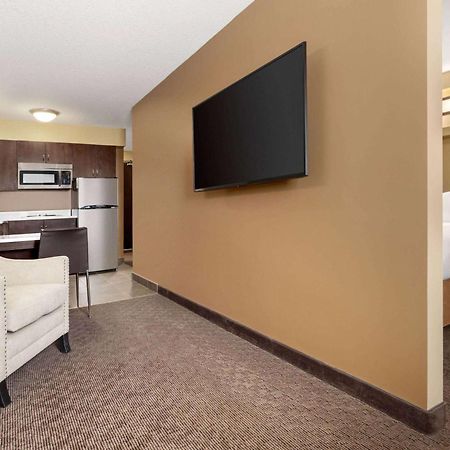 Microtel Inn And Suites By Wyndham Weyburn Ngoại thất bức ảnh