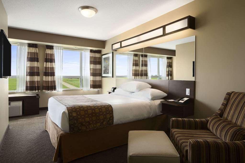 Microtel Inn And Suites By Wyndham Weyburn Phòng bức ảnh