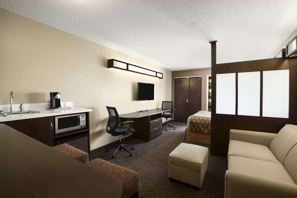 Microtel Inn And Suites By Wyndham Weyburn Phòng bức ảnh