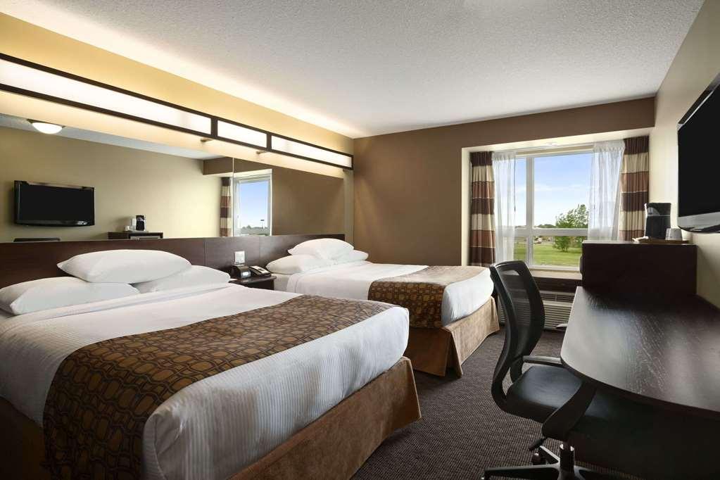 Microtel Inn And Suites By Wyndham Weyburn Phòng bức ảnh