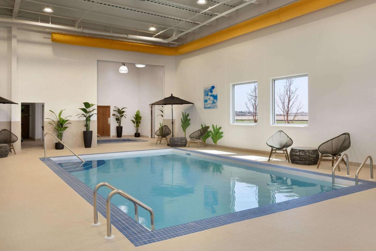 Microtel Inn And Suites By Wyndham Weyburn Ngoại thất bức ảnh