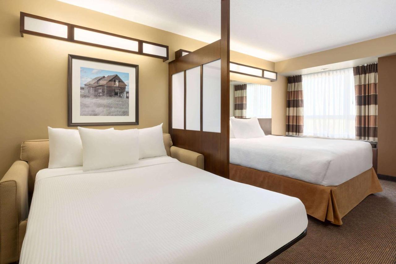 Microtel Inn And Suites By Wyndham Weyburn Ngoại thất bức ảnh