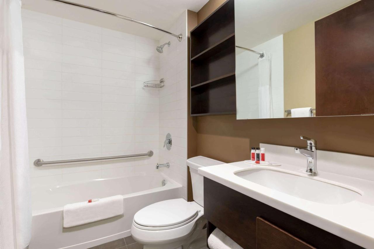 Microtel Inn And Suites By Wyndham Weyburn Ngoại thất bức ảnh