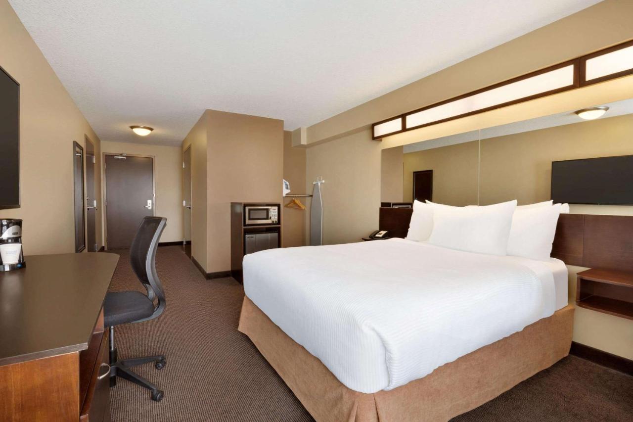 Microtel Inn And Suites By Wyndham Weyburn Ngoại thất bức ảnh