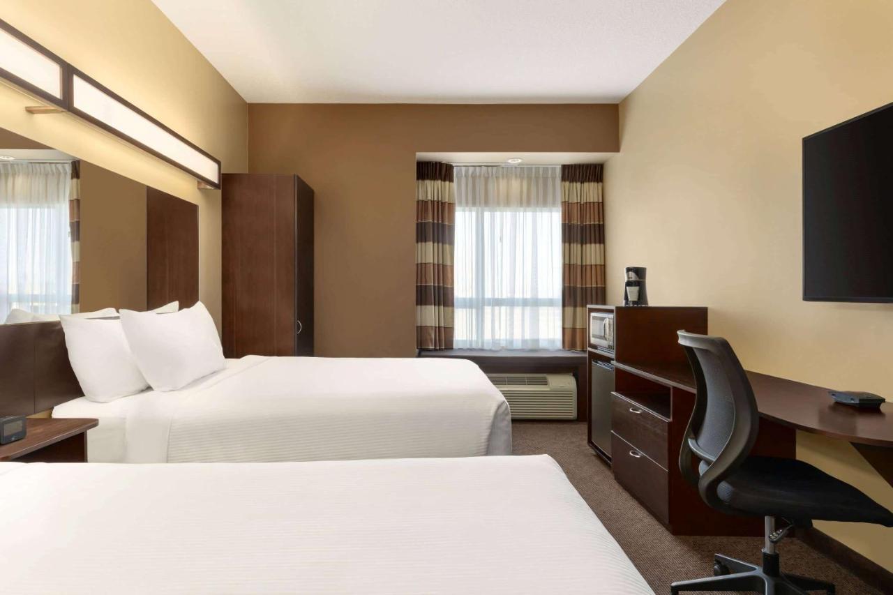 Microtel Inn And Suites By Wyndham Weyburn Ngoại thất bức ảnh