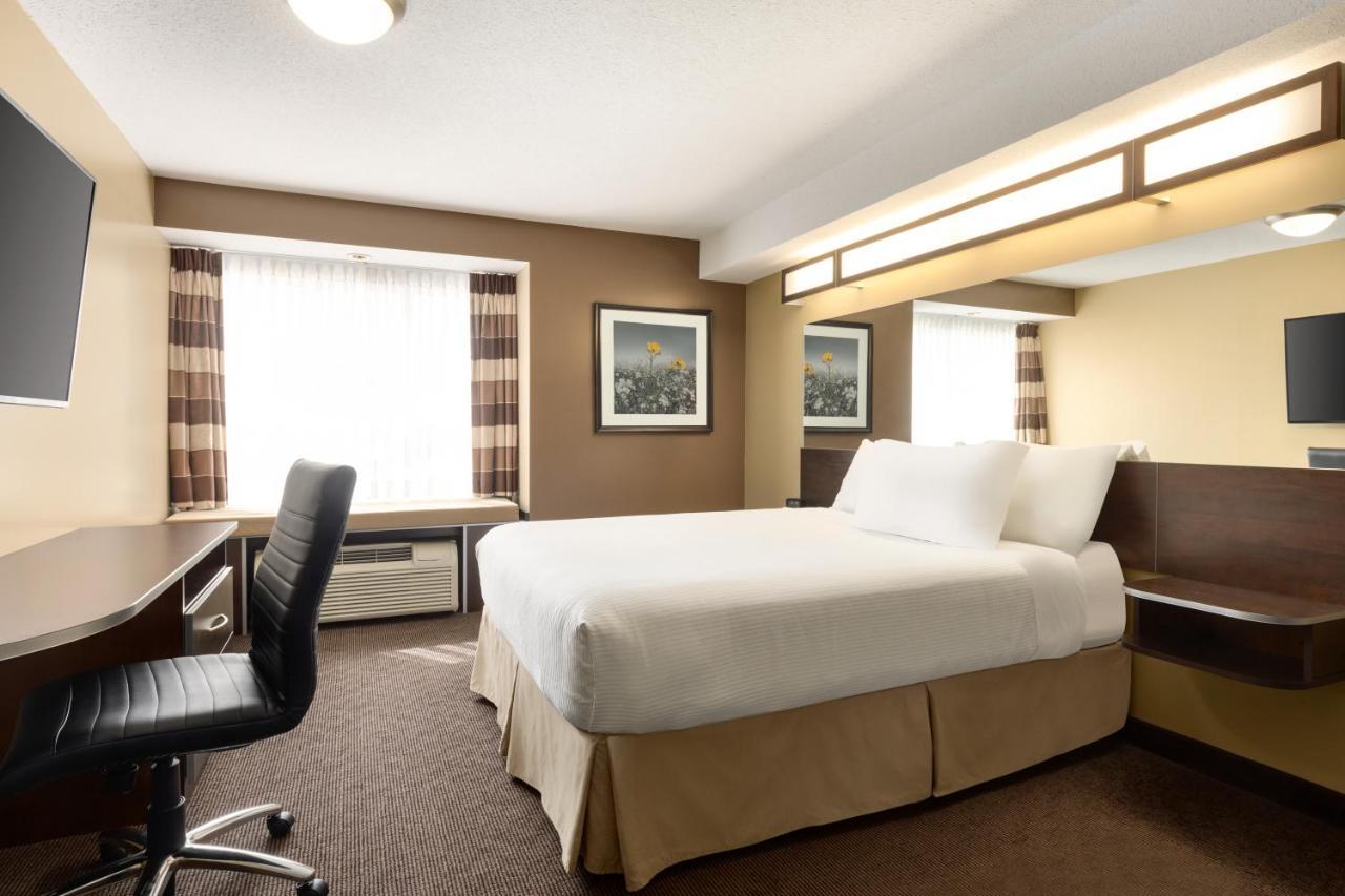 Microtel Inn And Suites By Wyndham Weyburn Ngoại thất bức ảnh