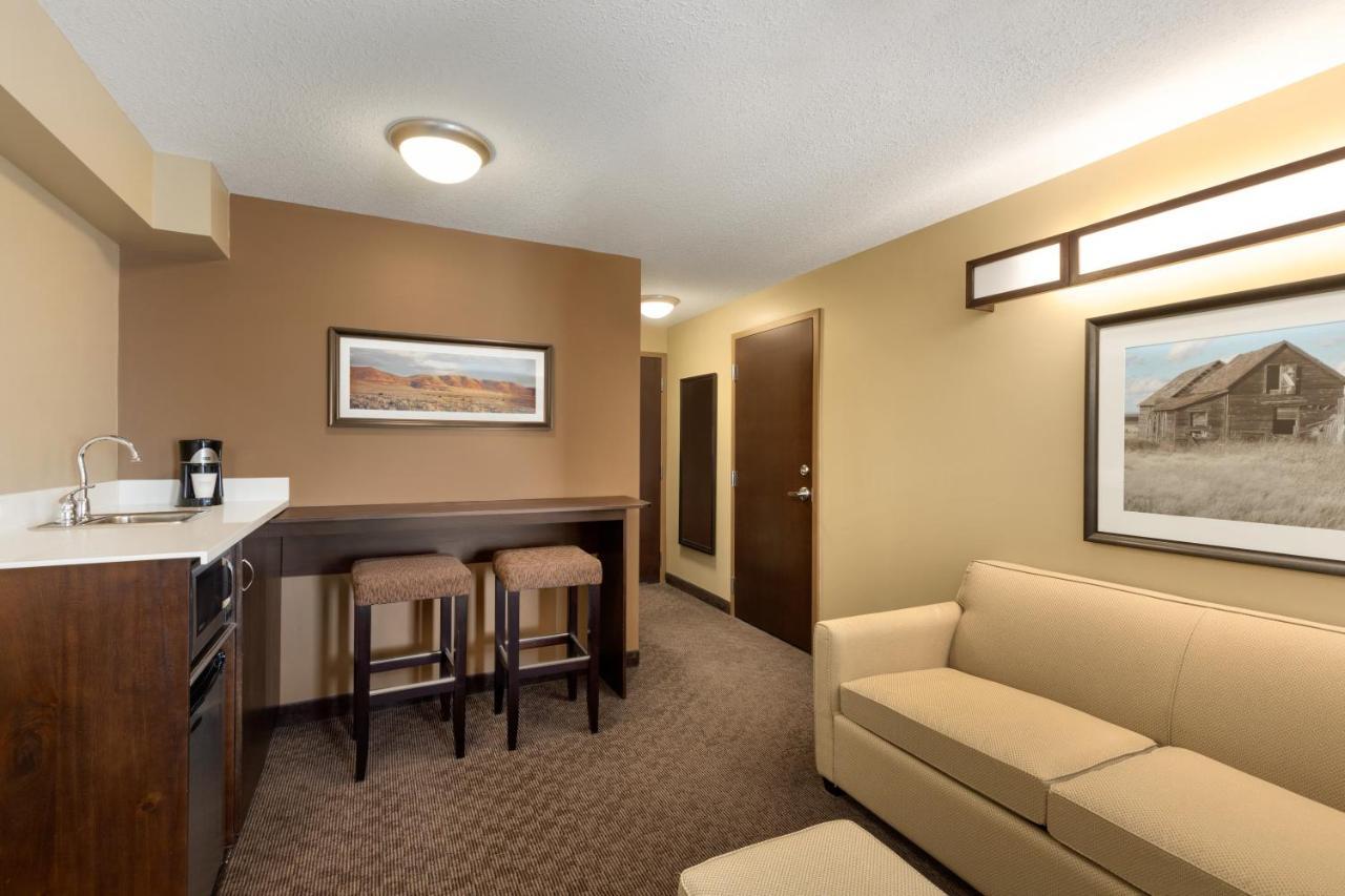 Microtel Inn And Suites By Wyndham Weyburn Ngoại thất bức ảnh