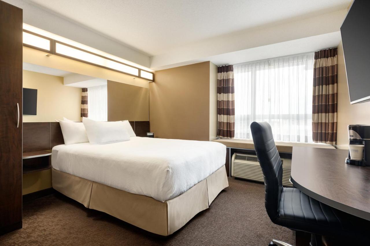Microtel Inn And Suites By Wyndham Weyburn Ngoại thất bức ảnh