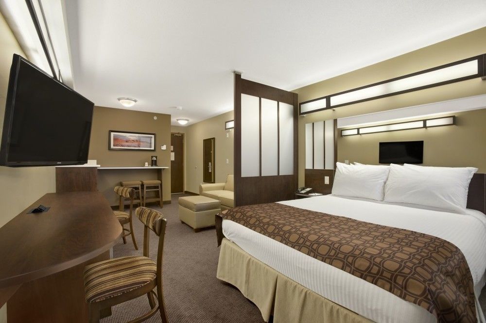 Microtel Inn And Suites By Wyndham Weyburn Ngoại thất bức ảnh
