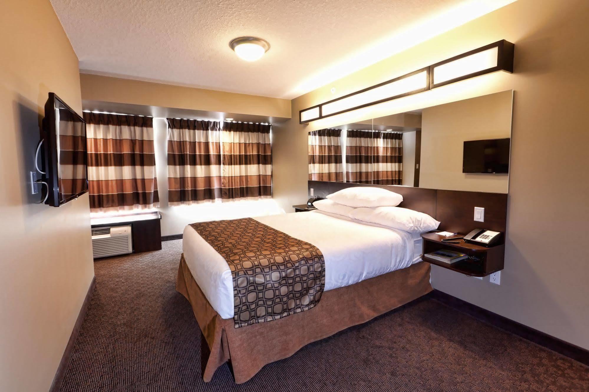 Microtel Inn And Suites By Wyndham Weyburn Ngoại thất bức ảnh