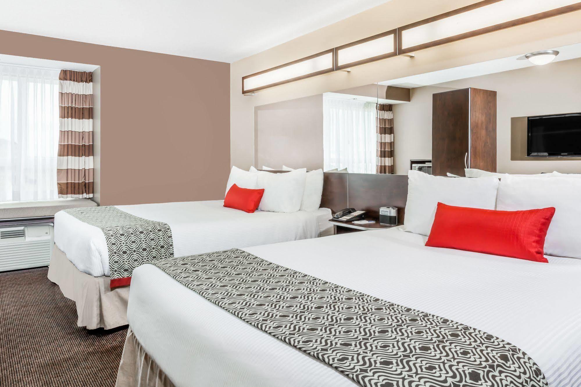 Microtel Inn And Suites By Wyndham Weyburn Ngoại thất bức ảnh